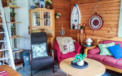 Siimaranta: Möbel, Interior Design, Flooring, Fussboden, Tabelle, Decke, Küche & Esszimmer Tisch, Beleuchtung, Stuhl, Zuhause