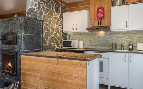 Aurora Cabin: Holz, Küche, Countertop, Möbel, Cabinetry, Küchengerät, Zuhause, Major Appliance, Holzbeize, Sinken