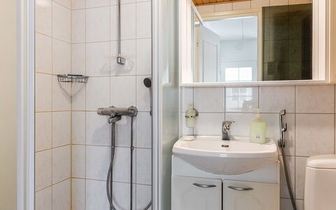 Levi Star 1503: Bad Sink, Badezimmer, Armatur, Sinken, Interior Design, Flooring, Fussboden, Zapfhahn, Zimmer, Toilette