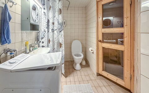 Tahkontilhi e 5: Flooring, Fussboden, Interior Design, Holz, Armatur, Zimmer, Installation, Badezimmer, Decke, Sinken