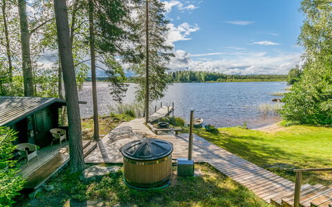 Heikinranta: Holz, Hütte, Blockhaus, Wald, Schuppen, Gartenbauten, Lärche, Wald, Holzbeize