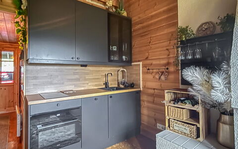 Lupposyöte B1: Holz, Flooring, Küche, Interior Design, Möbel, Countertop, Fussboden, Cabinetry, Holzbeize, Küchengerät