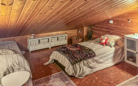 Lupposyöte B1: Möbel, Bett, Interior Design, Schlafzimmer, Fussboden, Flooring, Holz, Decke, Bettdecke, Zimmer