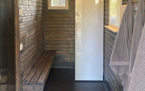 Kuukkeli: Möbel, Interior Design, Flooring, Fussboden, Tabelle, Decke, Küche & Esszimmer Tisch, Beleuchtung, Stuhl, Zuhause