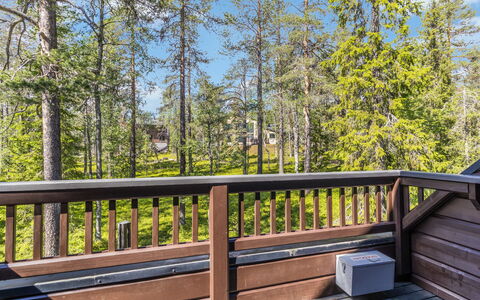 Villa Lumo (Ent. Ylläskyrö): Holz, Hartholz, Deck, Veranda, Planke, Geländer, Schatten, Holzbeize, Balkon, Lärche