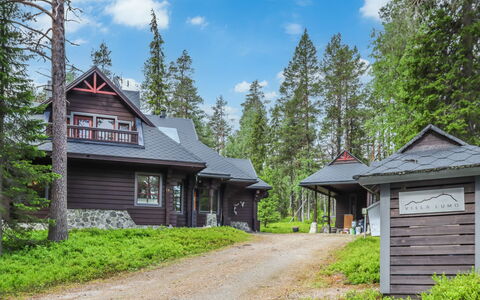 Villa Lumo (Ent. Ylläskyrö): Baum, Haus, Hütte, Zuhause, Dach, Grundstueck, Wald, Lärche, Abstellgleis