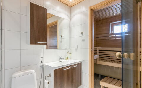 Yllästar 3 As 508: Flooring, Fussboden, Interior Design, Holz, Decke, Armatur, Badezimmerschrank, Zimmer, Installation, Holzboden