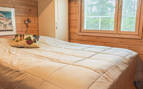 Ylläs-Ropo 5A: Bett, Schlafzimmer, Möbel, Interior Design, Holz, Fussboden, Flooring, Bettdecke, Bedding, Zimmer