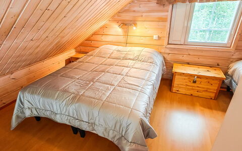 Ylläs-Ropo 5A: Holz, Flooring, Fussboden, Möbel, Schlafzimmer, Zuhause, Decke, Interior Design, Dachboden, Holzbeize