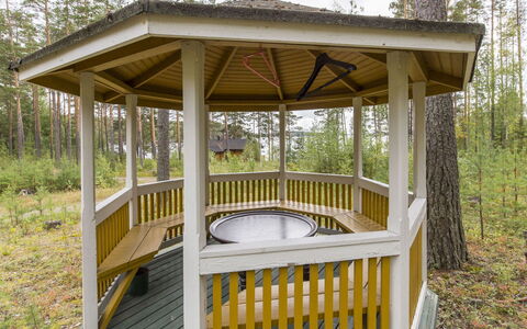 Villa Kukkapää: Holz, Hütte, Blockhaus, Wald, Schuppen, Gartenbauten, Lärche, Wald, Holzbeize