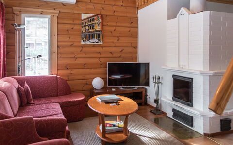 Peiponpesä B: Holz, Möbel, Interior Design, Flooring, Fussboden, Zimmer, Decke, Wohnzimmer, Zuhause, Holzbeize