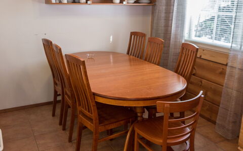Peiponpesä B: Möbel, Flooring, Holz, Fussboden, Tabelle, Interior Design, Küche & Esszimmer Tisch, Holzboden, Esszimmer, Hartholz