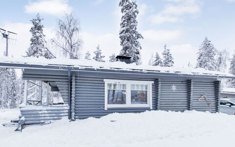 Jousimaja: Bett, Möbel, Schlafzimmer, Interior Design, Bedding, Bettdecke, Flooring, Holz, Fussboden, Zimmer