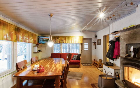 Jousimaja: Bett, Möbel, Schlafzimmer, Interior Design, Bedding, Bettdecke, Flooring, Holz, Fussboden, Zimmer