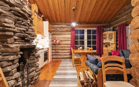 Lomaylläs D59 Palovaarankaarre 13 a: Holz, Hütte, Blockhaus, Wald, Schuppen, Gartenbauten, Lärche, Wald, Holzbeize
