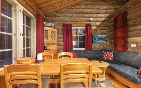 Lomaylläs D59 Palovaarankaarre 13 a: Holz, Hütte, Blockhaus, Wald, Schuppen, Gartenbauten, Lärche, Wald, Holzbeize