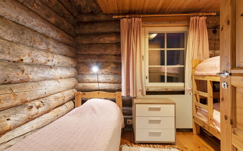 Lomaylläs D59 Palovaarankaarre 13 a: Holz, Hütte, Blockhaus, Wald, Schuppen, Gartenbauten, Lärche, Wald, Holzbeize