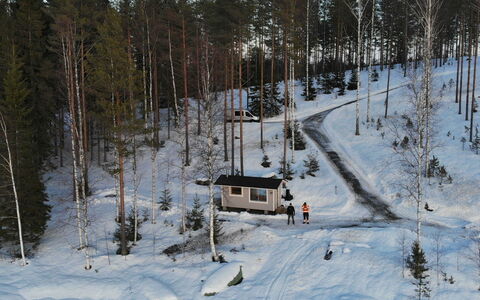 Hämyrinne: Holz, Hütte, Blockhaus, Wald, Schuppen, Gartenbauten, Lärche, Wald, Holzbeize