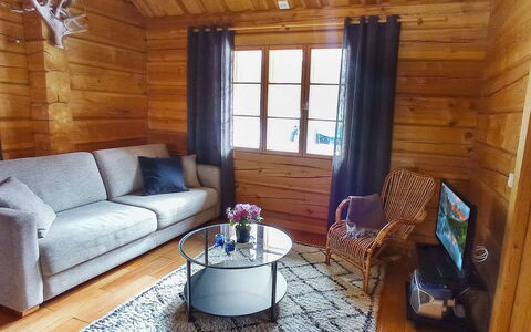 Vuonkuma: Holz, Flooring, Fussboden, Möbel, Holzbeize, Holzboden, Hartholz, Wohnzimmer, Couch