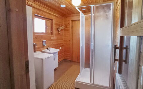 Vuonkuma: Flooring, Fussboden, Holz, Decke, Interior Design, Zimmer, Holzbeize, Tür, Hartholz, Armatur