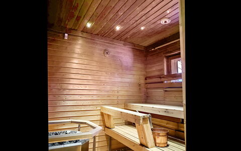 Vuonkuma: Holz, Sauna, Flooring, Decke, Interior Design, Fussboden, Holzbeize, Hartholz, Light Fixture, Planke