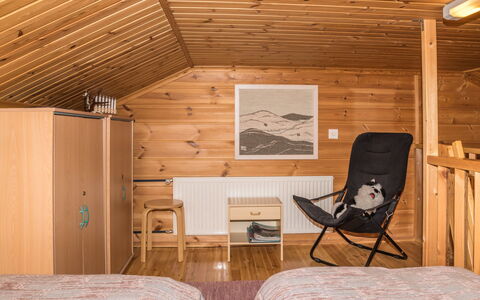 Lähikaltio 316: Möbel, Fussboden, Interior Design, Flooring, Holz, Decke, Zimmer, Schlafzimmer, Bett, Zuhause