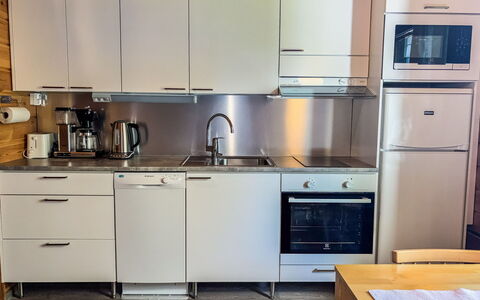 Lähikaltio 314: Küchengerät, Küche, Countertop, Cabinetry, Major Appliance, Haushaltsgerät, Spüle, Flooring, Holz, Sinken