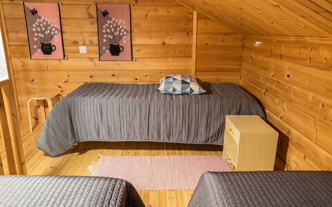Lähikaltio 314: Holz, Fussboden, Flooring, Schlafzimmer, Decke, Interior Design, Möbel, Holzbeize, Bett, Hartholz