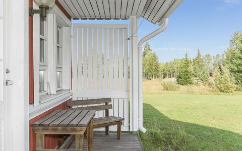 Ylläskarpalo 1 Päätyhuoneisto: Holz, Veranda, Zuhause, Abstellgleis, Hütte, Schatten, Garten, Outdoor Struktur, Deck, Hinterhof
