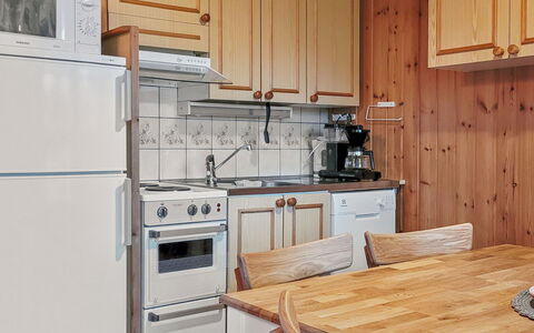 Ylläskarpalo 3 Päätyhuoneisto: Holz, Abstellgleis, Dach, Hütte, Haus, Zuhause, Tür, Veranda, Gartenbauten, Bauernhaus