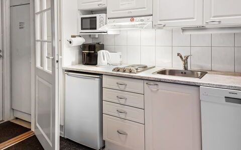 Yllästar 1 As 211: Küche, Küchengerät, Major Appliance, Countertop, Sinken, Cabinetry, Interior Design, Spüle, Möbel, Haushaltsgerät
