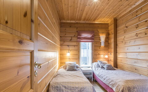 Uuvana: Bett, Möbel, Schlafzimmer, Interior Design, Bedding, Bettdecke, Flooring, Holz, Fussboden, Zimmer