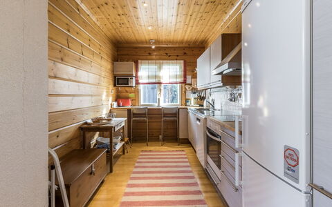Uuvana: Bett, Möbel, Schlafzimmer, Interior Design, Bedding, Bettdecke, Flooring, Holz, Fussboden, Zimmer