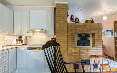 Kesänkilehto: Möbel, Flooring, Interior Design, Holz, Küche, Fussboden, Küchengerät, Haushaltsgerät, Zimmer, Cabinetry