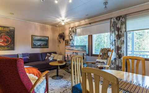 Kesänkilehto: Möbel, Interior Design, Flooring, Fussboden, Decke, Holz, Zimmer, Couch, Beleuchtung, Wohnzimmer