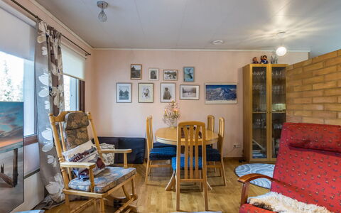 Kesänkilehto: Möbel, Interior Design, Flooring, Fussboden, Wand, Couch, Holz, Decke, Zimmer, Wohnzimmer