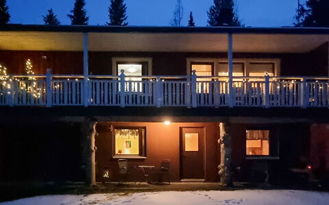 Kesänkilehto: Winter, Schnee, Einfrieren, Garten, Veranda, Abend, Zaun, Lärche