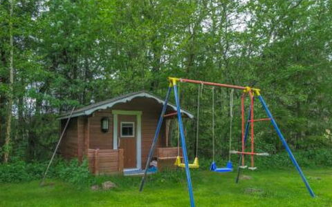 Villa Petra: Holz, Hütte, Blockhaus, Wald, Schuppen, Gartenbauten, Lärche, Wald, Holzbeize