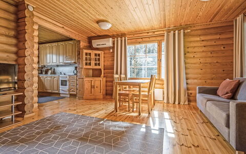 Marttalanmäki: Holz, Flooring, Fussboden, Decke, Interior Design, Holzboden, Holzbeize, Hartholz, Blockhaus, Zimmer