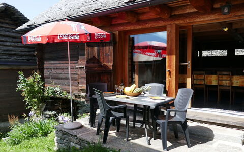 Rustico Cà Dru Lurenz: Gebäude, Eigentum, Tabelle, Restaurant, Haus, Grundeigentum, Terrasse, Zimmer, Möbel