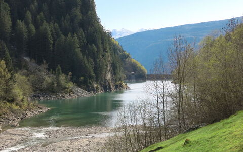 Rustico Cà Dru Lurenz: Wasser, Himmel, Pflanze, Natürliche Landschaft, Golfplatz, Baum, Vegetation, Grundstueck, Hochland