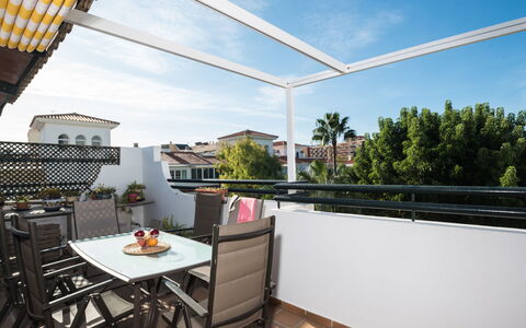 Torremolinos 152: Eigentum, Grundeigentum, Balkon, Gebäude, Zimmer, Haus, Interior Design, Zuhause, Möbel, Die Architektur