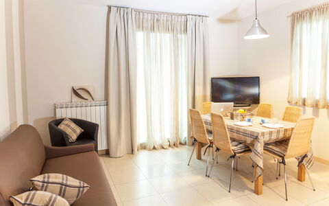 Apartment Zero - Diano Marina: Zimmer, Möbel, Eigentum, Vorhang, Interior Design, Wohnzimmer, Fussboden, Suite, Grundeigentum, Gebäude