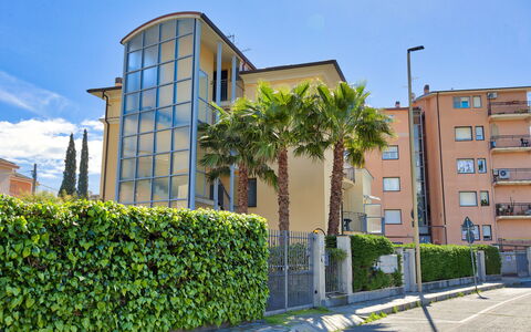 Apartment Zero - Diano Marina: Wohngebiet, Eigentum, Gebäude, Die Architektur, Metropolitan Area, Grundeigentum, Mischnutzung, Nachbarschaft, Daytime, Eigentumswohnung