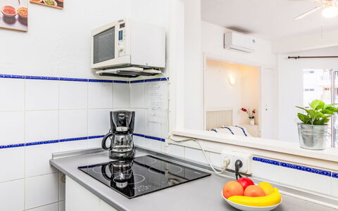 Neptune: Küche, Major Appliance, Countertop, Interior Design, Flooring, Küchengerät, Fussboden, Zimmer, Zuhause, Wohnung
