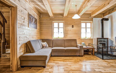 Plitvice i: Zimmer, Möbel, Eigentum, Decke, Interior Design, Gebäude, Wohnzimmer, Fussboden, Holzboden, Strahl