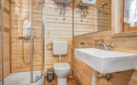Plitvice Ii: Badezimmer, Eigentum, Zimmer, Zapfhahn, Wand, Interior Design, Fliese, Armatur, Die Architektur, Fussboden