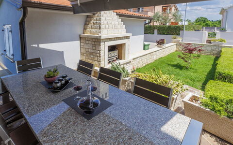 Umag 516: Pflanze, Interior Design, Urban Design, Flooring, Gebäude, Fussboden, Gras, Blumentopf, Landschaft, Wohngebiet