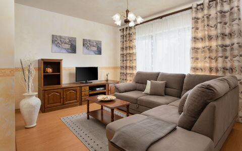 Legović: Wohnzimmer, Möbel, Zimmer, Eigentum, Interior Design, Fussboden, Wand, Gebäude, Grundeigentum, Tabelle