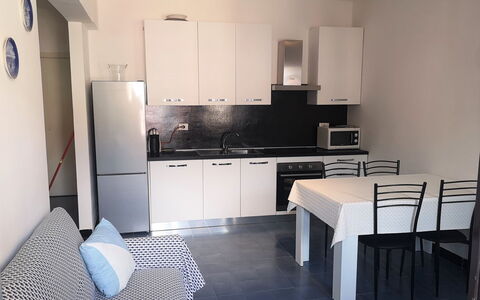 Caterina: Cabinetry, Countertop, Eigentum, Möbel, Gebäude, Sinken, Interior Design, Küche, Herd, Flooring